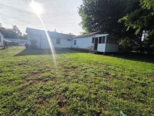 Building Photo - 3413 Willow Creek Dr