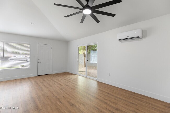 Building Photo - 2045 S Hammond Dr