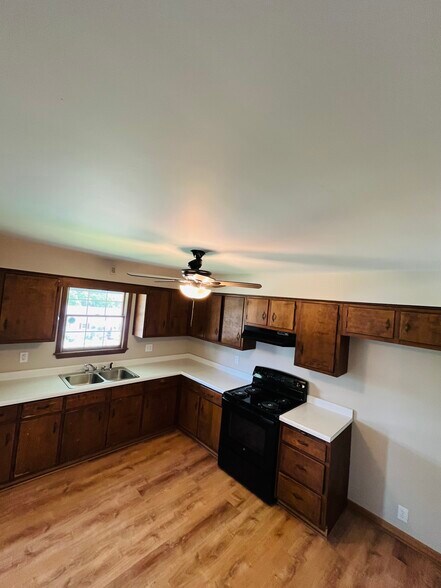 New oven and refrigerator (not pictured) - 2012 Willow Way Dr