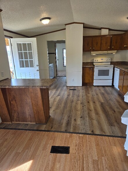 Building Photo - 8860 Teague Rd