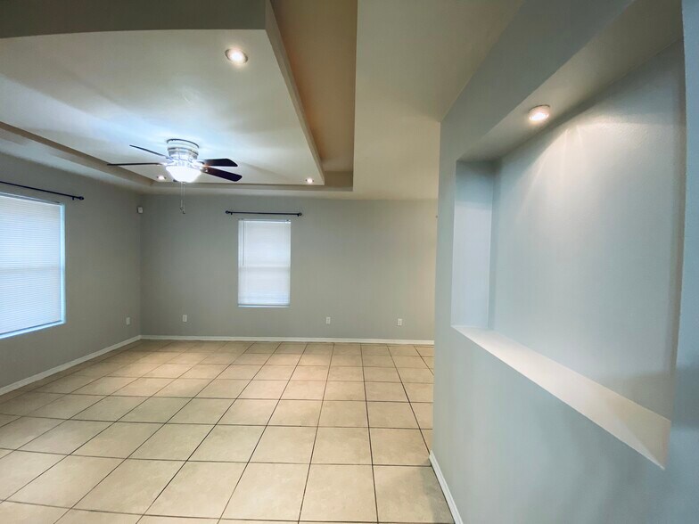 Building Photo - 407 Baltic Ave