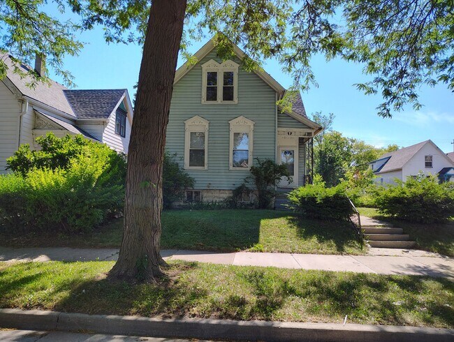 Building Photo - 2840 N Vel R. Phillips Ave