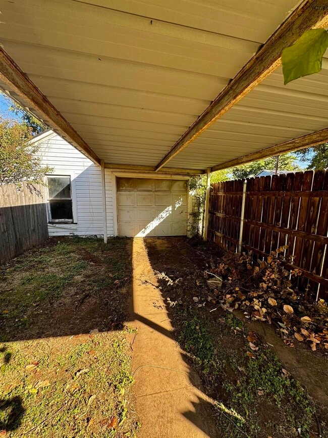 Building Photo - 1816 Wilson Ave