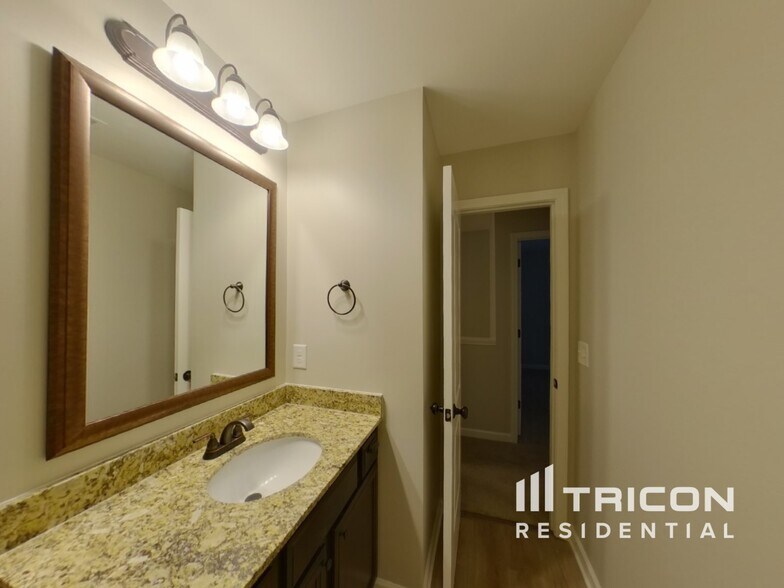 Building Photo - 252 Conrad Cir