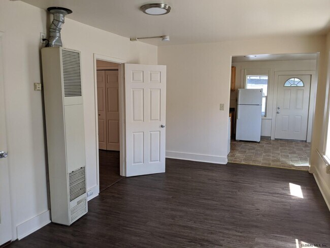 Building Photo - 84 Main St