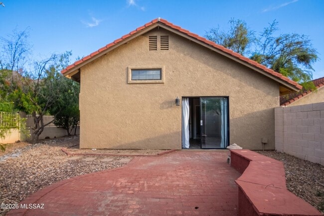 Building Photo - 321 E Fieldcrest Ln