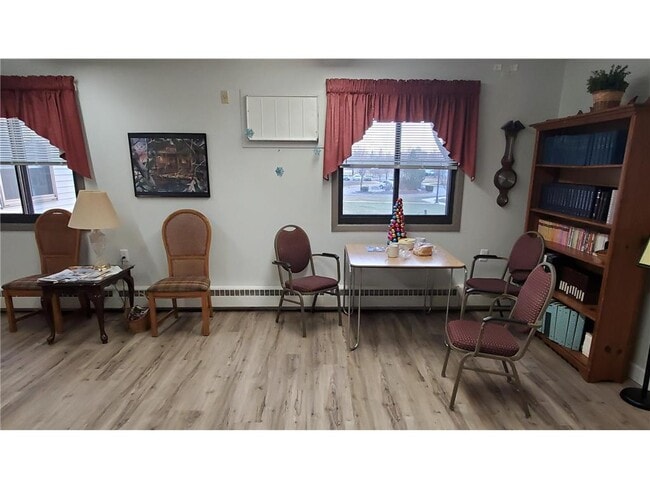 Building Photo - 215 Linden Ave W