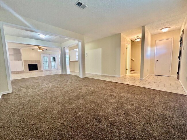 Building Photo - 2456 Country Club Dr