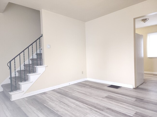 Building Photo - 964 S Harris Ave