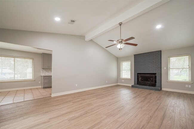 Building Photo - 10190 Dogwood Lp
