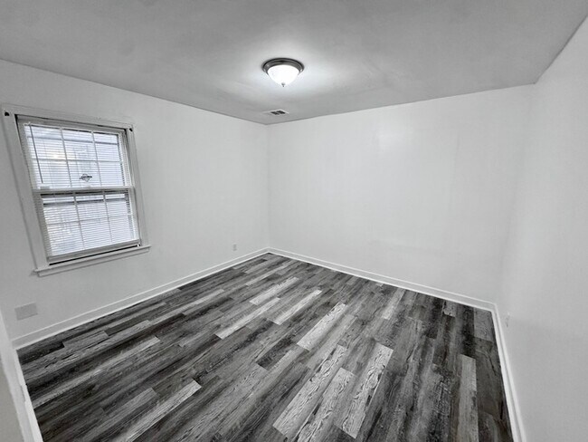 Building Photo - 845 Gracewood St