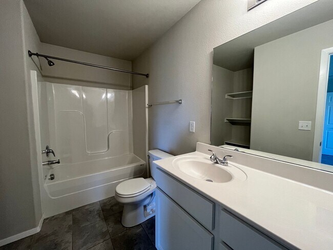 Building Photo - 1751 Forest Dr