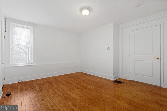 Building Photo - 27 E Bel Air Ave