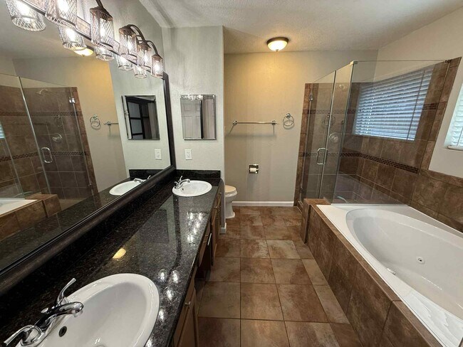 Building Photo - 36 Silver Elm Pl