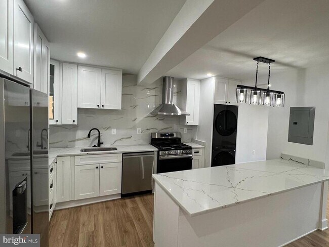 Building Photo - 3701 S George Mason Dr