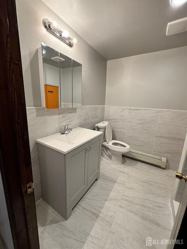 Building Photo - 123 W Kelly St