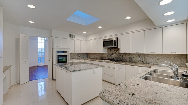 Building Photo - 5818 Orchid Ln