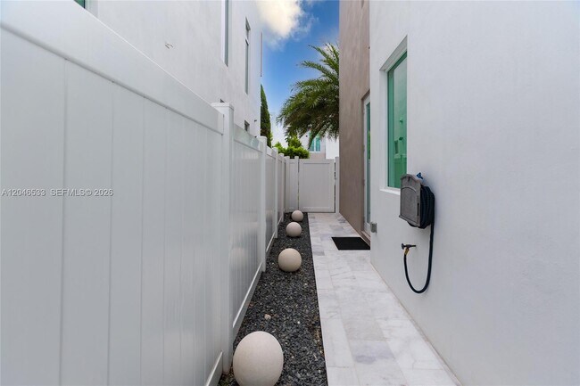 Building Photo - 10561 NW 68th Terrace