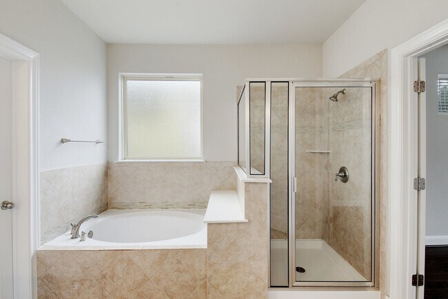 Master Bathroom - 5644 Siragusa Dr