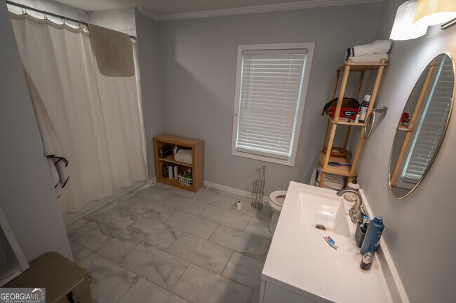 Building Photo - 120 Hillside St