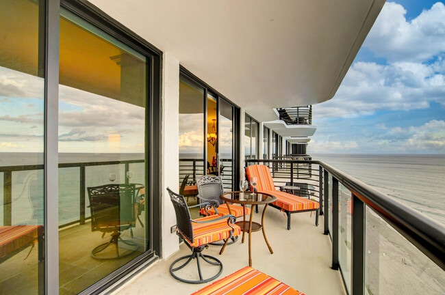 Building Photo - 250 S Ocean Blvd