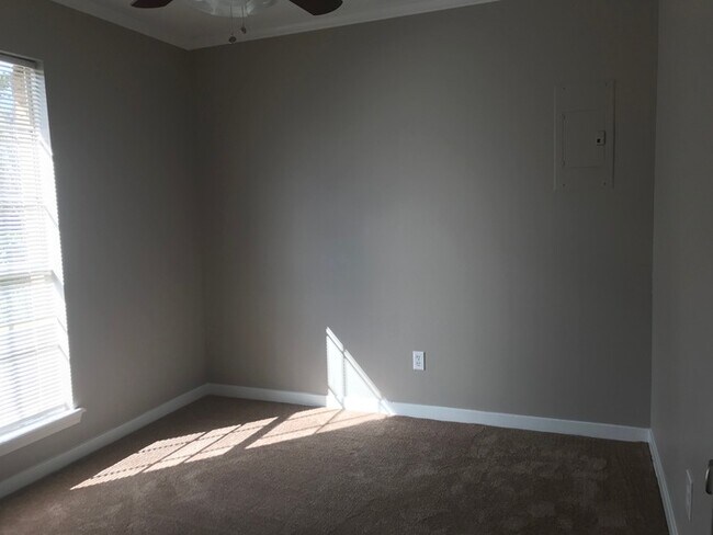 Building Photo - Beautiful Home for Lease!