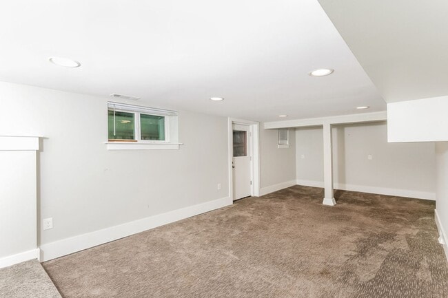 Building Photo - Updated Ravenna 4 Bed / 2 Bath Home