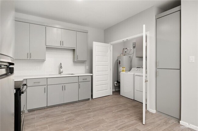 Building Photo - 18 W Hyatt Ave