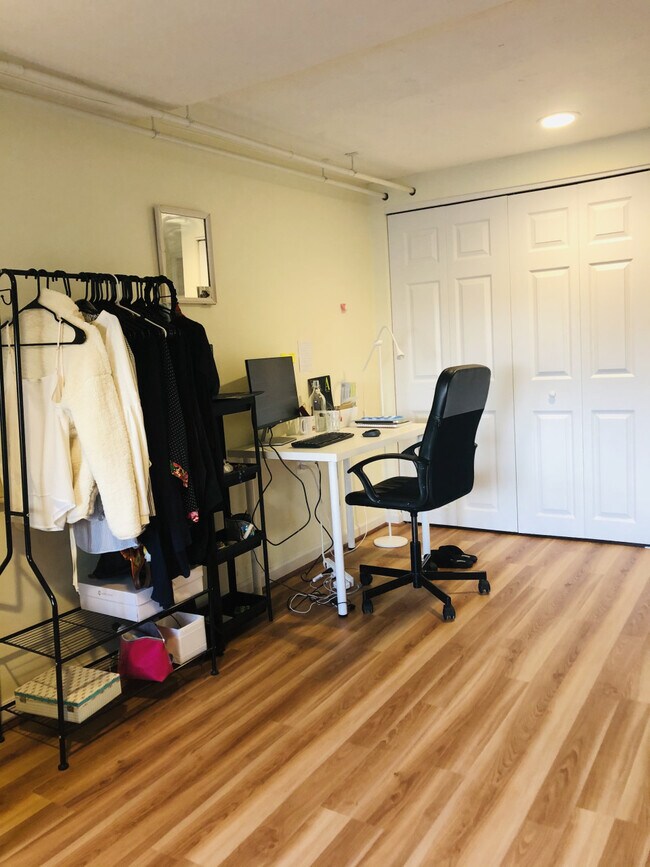 Building Photo - Tunlaw Upstairs