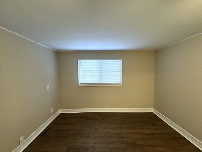 Building Photo - 608 Winston Dr