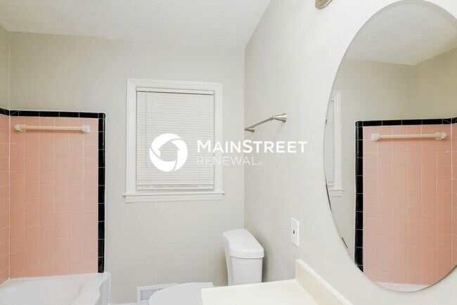 Building Photo - 4 Bedroom Pet-Friendly Home in Louisville,...