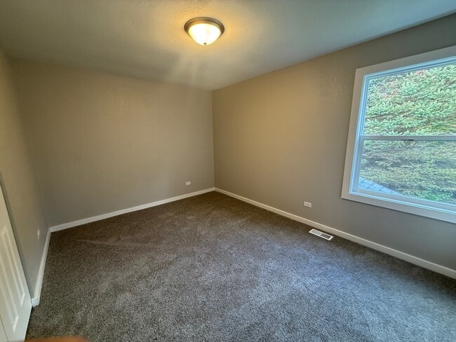 Building Photo - 1301 Lizabeth Ln