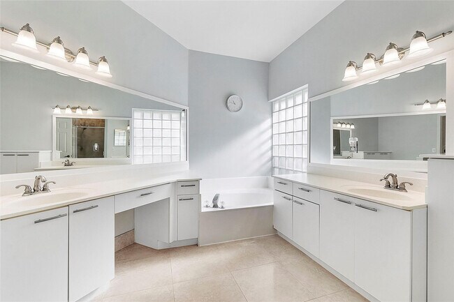 Building Photo - 10650 NW 48th St