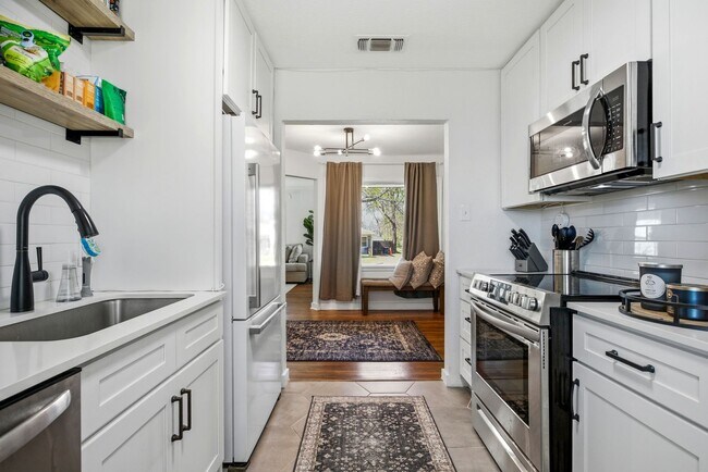 Building Photo - 2837 S Hills Ave