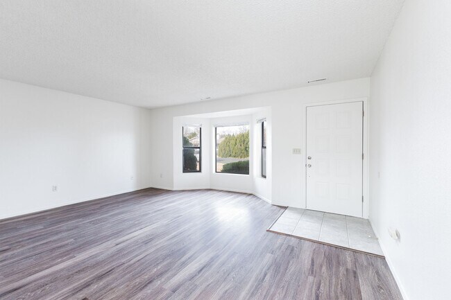 Building Photo - 3 bedroom 2 bathroom Ranch Style Home in Prescott Valley!