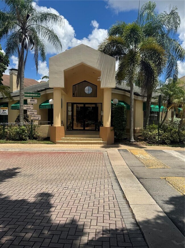 Building Photo - 9999 Summerbreeze Dr