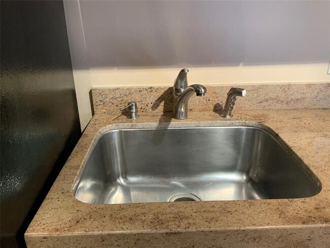 Building Photo - 2929 Buffalo Speedway