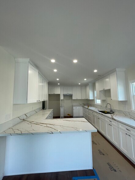 Building Photo - 1167 N Berendo St