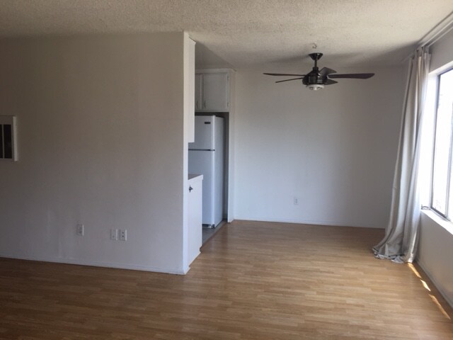 Building Photo - 117 Catamaran St