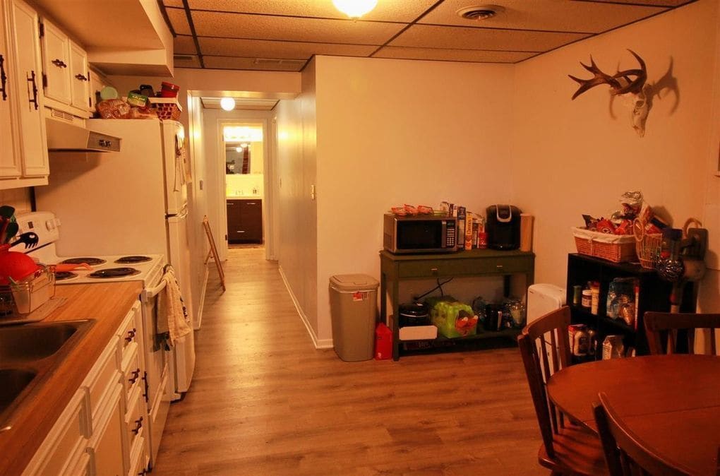 Kitchen/ dining - 510 W 37th St