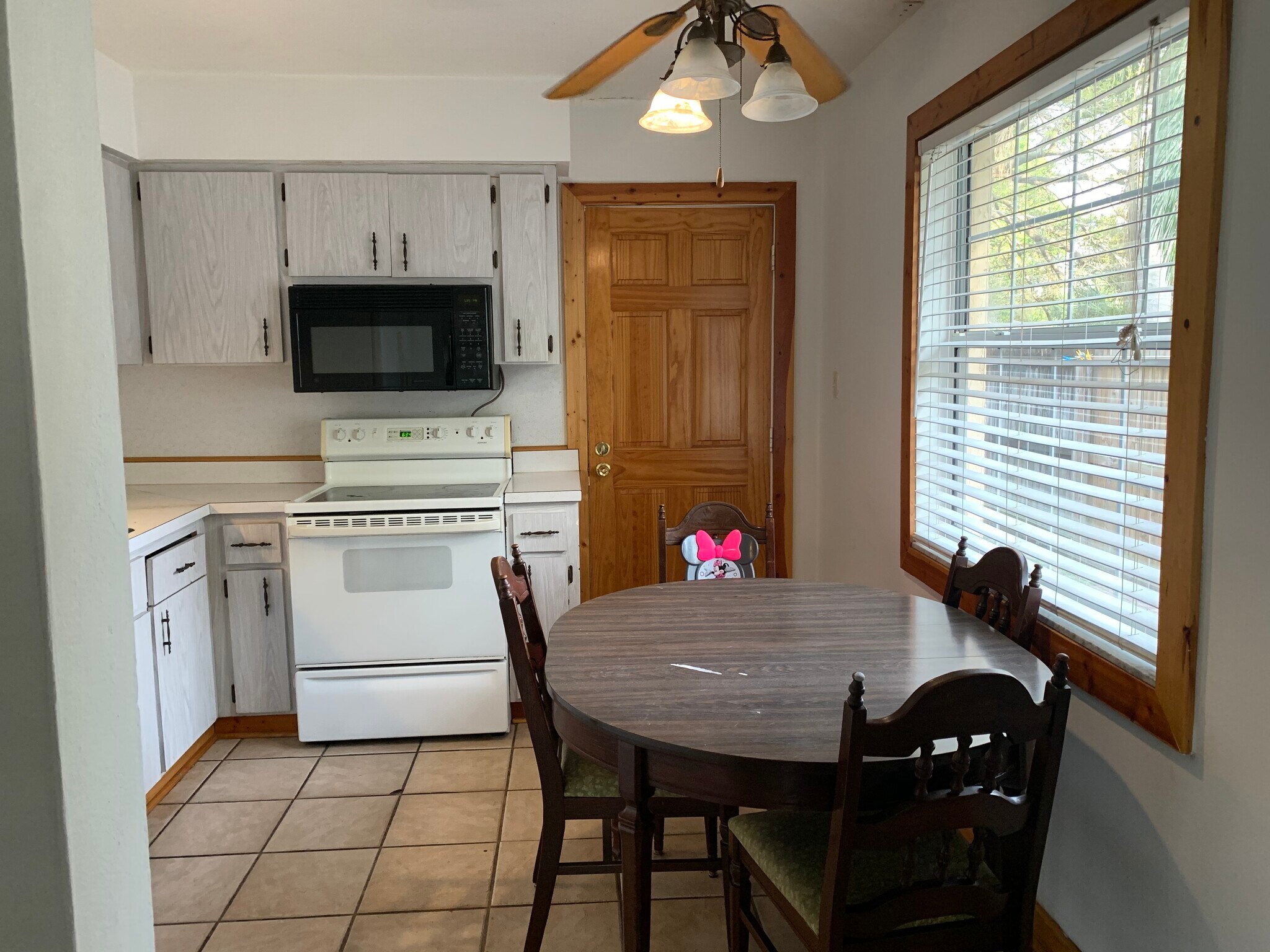 Kitchen with eat-in space. - 4911 23RD ST W, #A