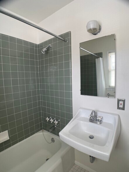 Bathroom - 1008 Euclid St