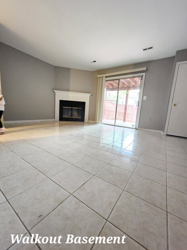 Building Photo - 18859 McFarlin Dr