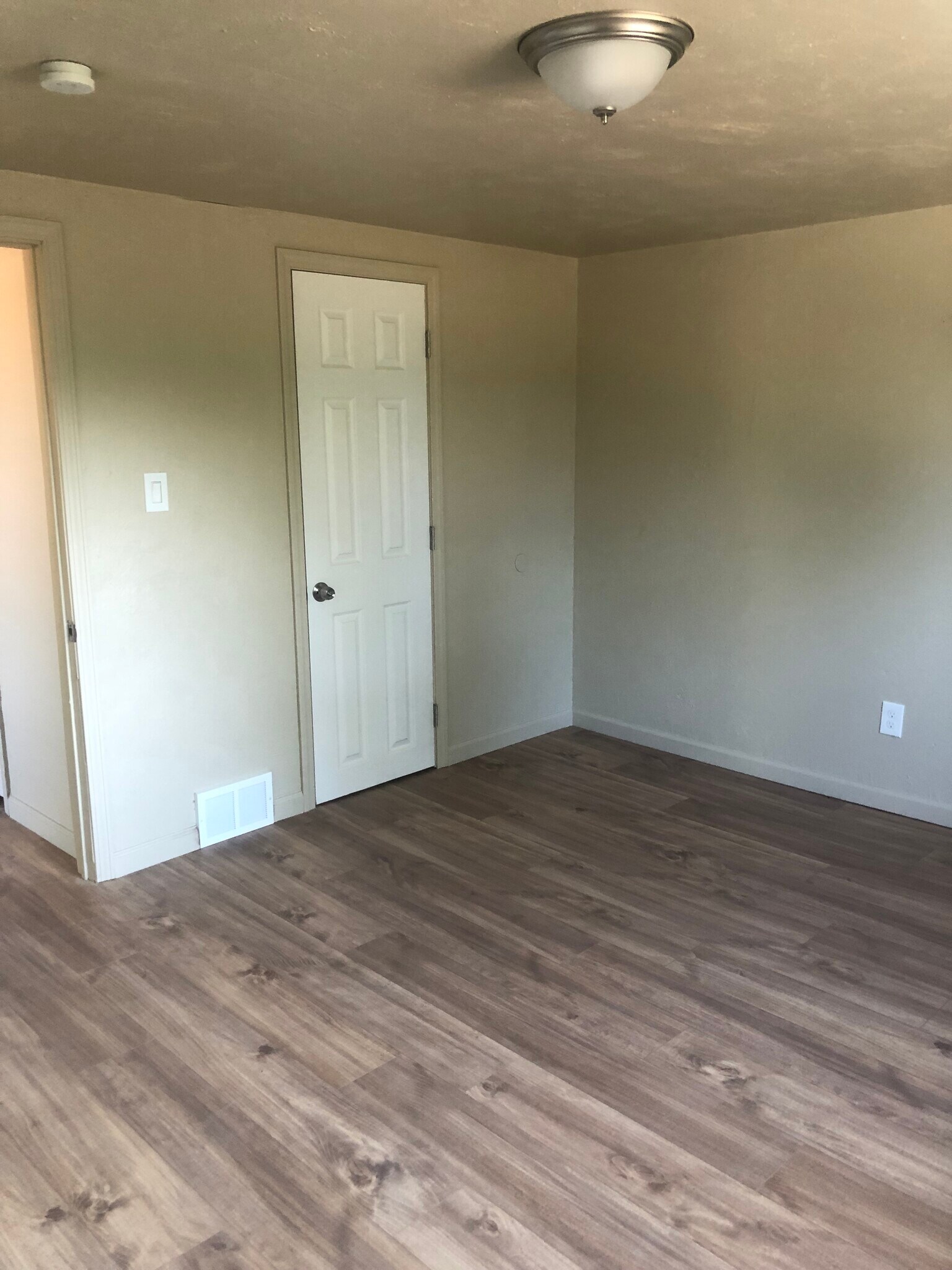 Building Photo - 3207 Alpena St