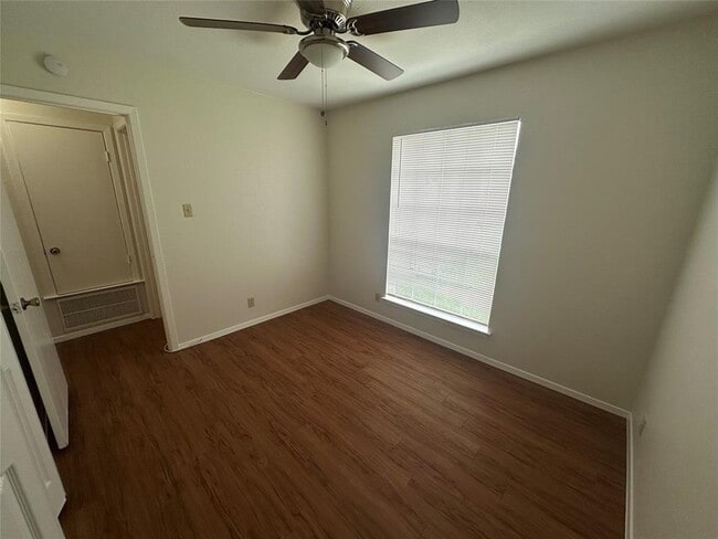 Building Photo - 8703 Piney Point Dr