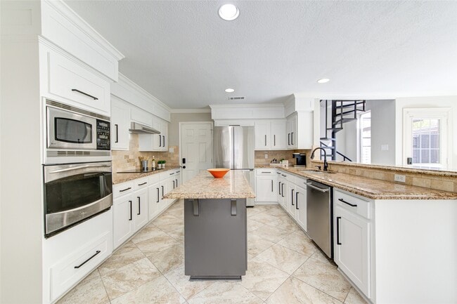 Building Photo - 1535 Hannington Dr