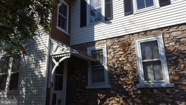 Building Photo - 2902 Lower Saucon Rd