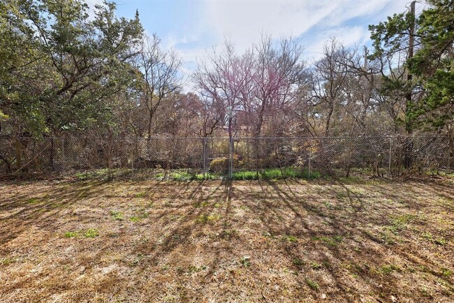 Building Photo - 9505 Woodvale Dr