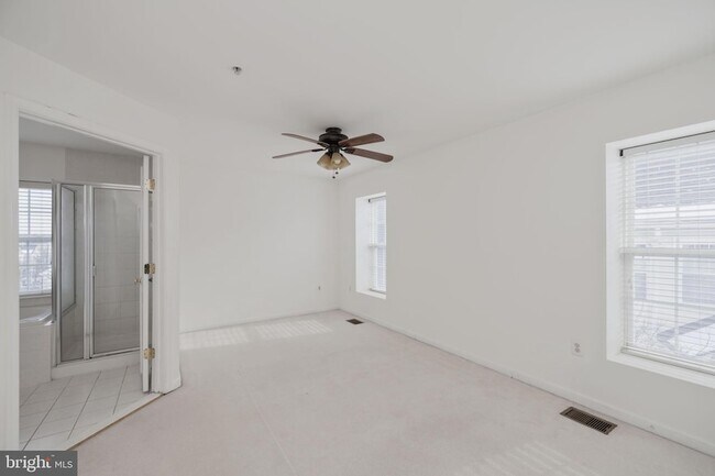 Building Photo - 5108 English Terrace