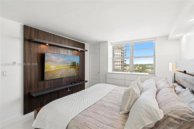Building Photo - 5701 Collins Ave